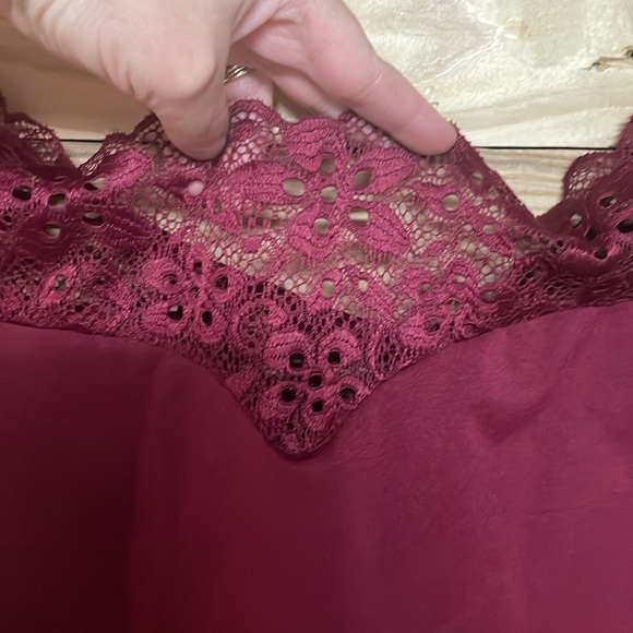 Soho Lady size One Size (Plus) Burgundy Color Elegant Lace Cap Sleeve Blouse - Picture 3 of 5
